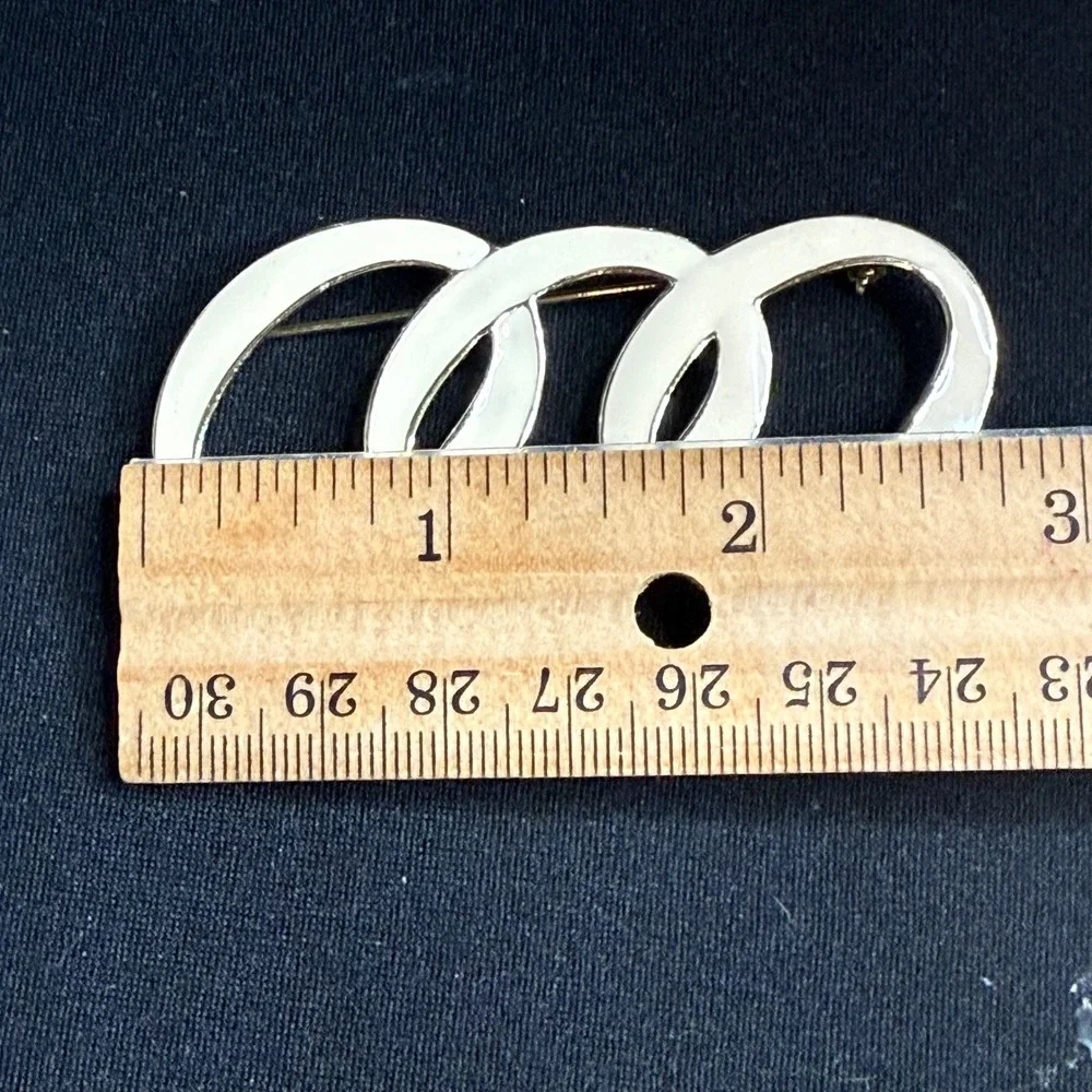Gold Tone Interlocking Oval Link‎ Brooch Pin Statement Jewelry Accessory